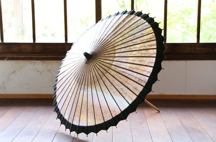 Parasol to enjoy the beauty of Japanese paper