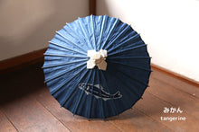 Cargar imagen en el visor de la galería, Paraguas Japonés Mame [Gujo Dyed Sweetfish] (azul claro)
