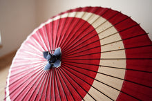 画像をギャラリービューアに読み込む, 小蛇の目傘【三日月　赤】 - 和傘CASA
