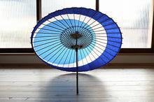画像をギャラリービューアに読み込む, 小蛇の目傘【三日月　青×紺】 - 和傘CASA
