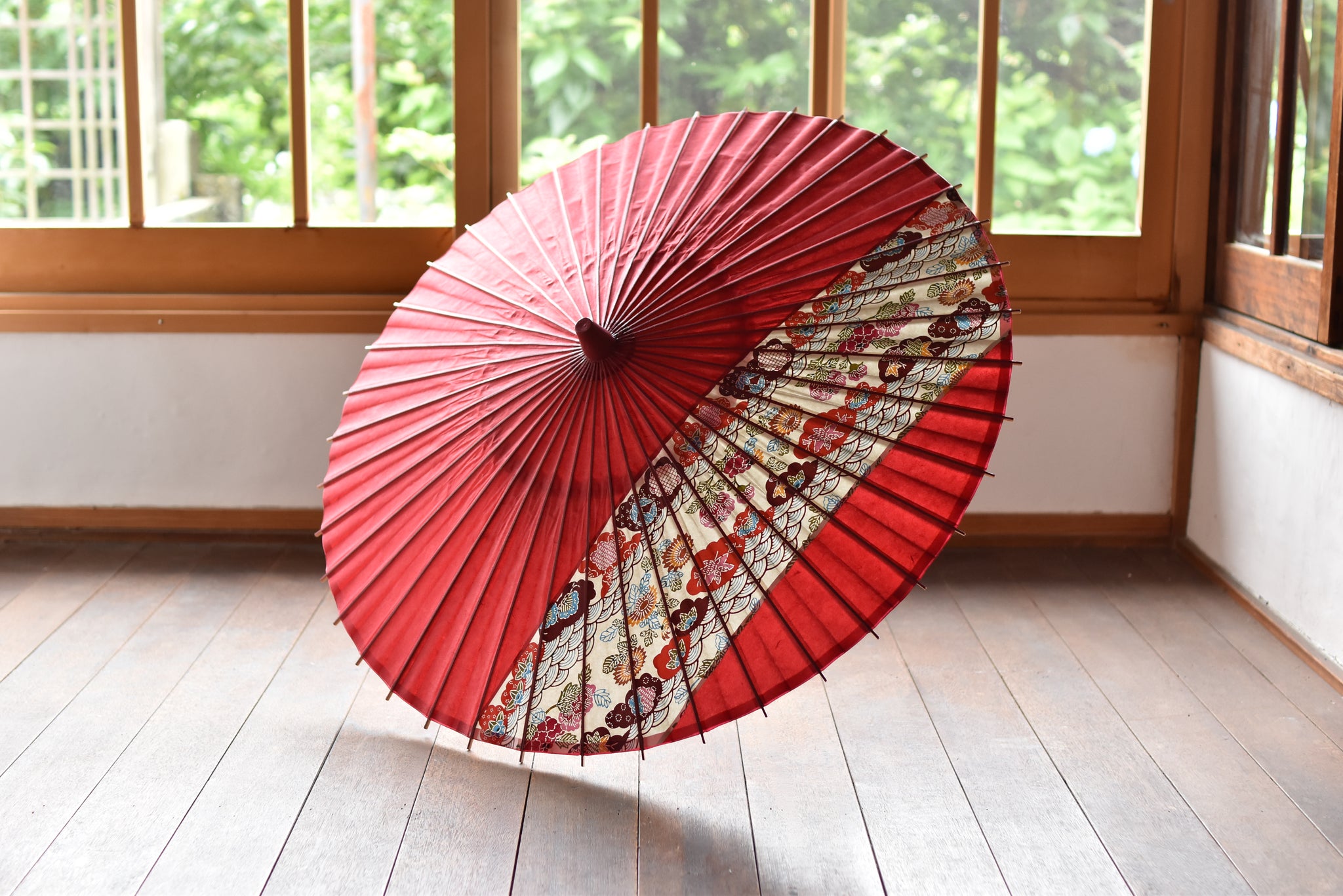 赤と白の花柄 和傘 直径約80cm（Amazon.co.jp: Jinchuan 和傘 紙