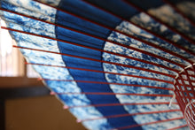 画像をギャラリービューアに読み込む, 蛇の目傘【輪　ギャラクシー×藍（赤骨）】（女竹） - 和傘CASA
