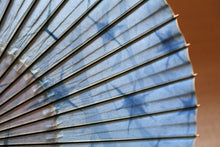 Load image into Gallery viewer, 蛇の目傘【石徹白藍染2026　】 - 和傘CASA
