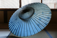Load image into Gallery viewer, 蛇の目傘【石徹白藍染2026　】 - 和傘CASA
