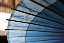 画像をギャラリービューアに読み込む, 蛇の目傘【石徹白藍染2026　軒奴】 - 和傘CASA
