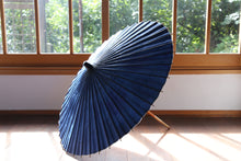 Cargar imagen en el visor de la galería, Sombrilla [Doble colgante azul marino x pliegue teñido (azul)
