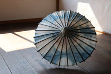 Cargar imagen en el visor de la galería, まめ和傘【石徹白藍染　まるA】
