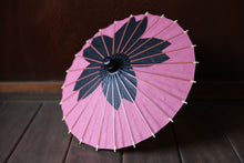 Load image into Gallery viewer, まめ和傘【切継ぎ　桜（ピンク×黒）】 - 和傘CASA

