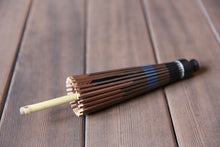 Load image into Gallery viewer, まめ和傘【切継ぎ　桜（茶×黒）】 - 和傘CASA
