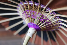 Load image into Gallery viewer, まめ和傘【切継ぎ　桜（茶×黒）】 - 和傘CASA
