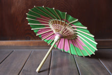 画像をギャラリービューアに読み込む, まめ和傘【切継ぎ　桜（緑×ピンク）】 - 和傘CASA
