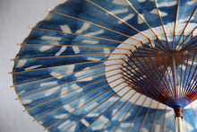 Load image into Gallery viewer, Janome umbrella [Ishitetsu white indigo dyeing 2024 Nakahari Kosai]
