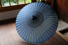 Load image into Gallery viewer, Jano-me gasa (Japanese umbrella) [striped belt navy blue]
