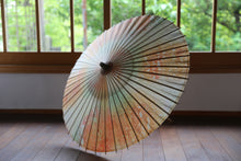 Cargar imagen en el visor de la galería, Parasol [Doble capa, teñido Kasumi, verde anaranjado y blanco].
