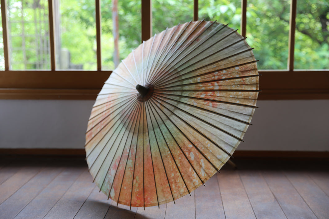 Parasol [Doble capa, teñido Kasumi, verde anaranjado y blanco].