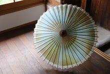 Cargar imagen en el visor de la galería, Sombrilla [Ajiro-Nokiyakko, Kasumi teñida de azul claro × blanco] (Bambú hembra)
