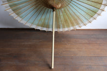 Cargar imagen en el visor de la galería, Sombrilla [Ajiro-Nokiyakko, Kasumi teñida de azul claro × blanco] (Bambú hembra)
