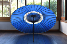 Load image into Gallery viewer, 蛇の目傘【中張り　藍染(藍)】 - 和傘CASA
