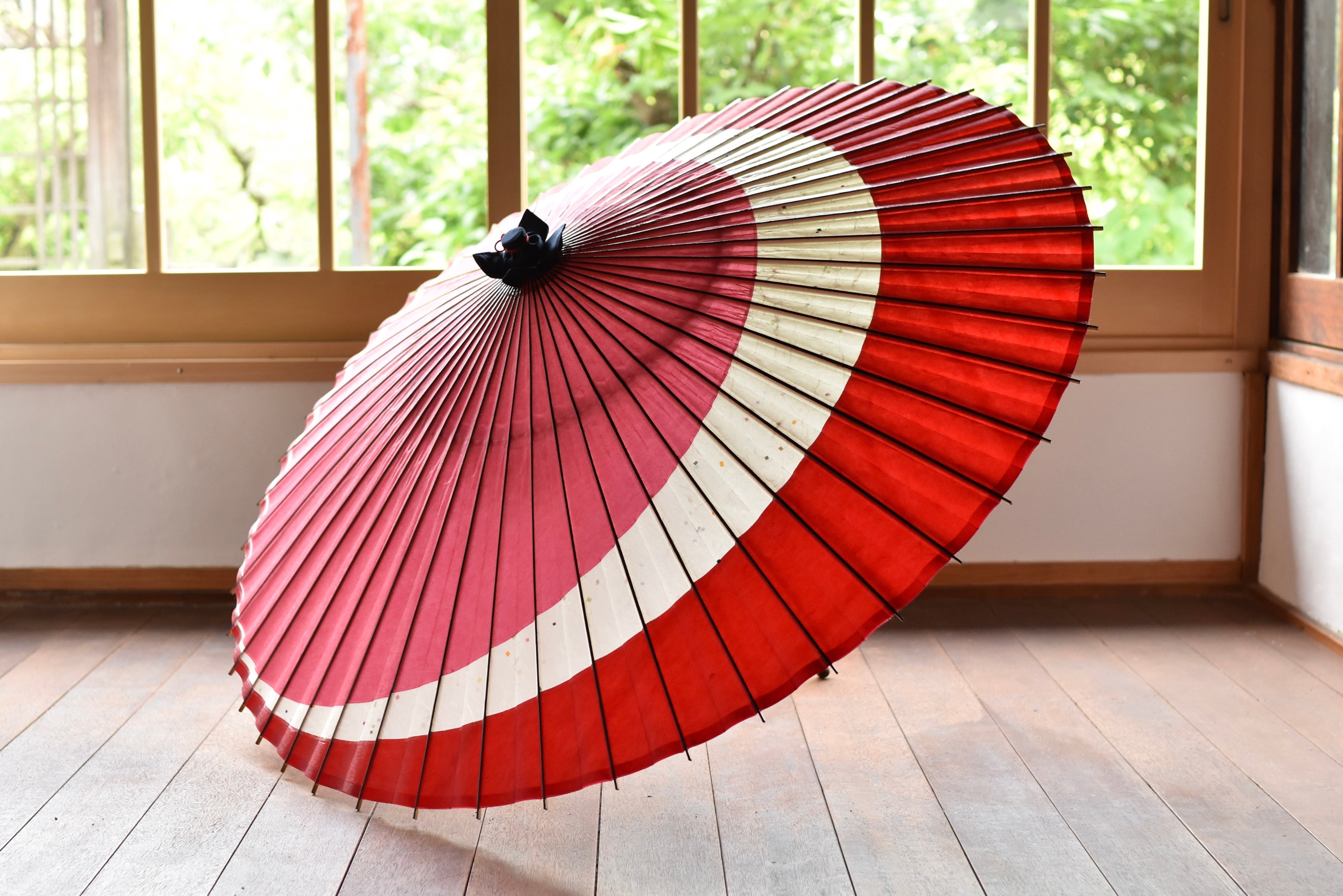 蛇の目傘【三日月 重色目裏梅】 – 和傘CASA