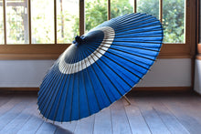 Cargar imagen en el visor de la galería, 蛇の目傘【中張り　藍染(藍)】 - 和傘CASA
