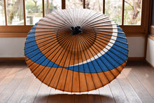 Load image into Gallery viewer, Janome umbrella [crossed persimmon juice x indigo dye (white)]

