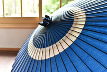Cargar imagen en el visor de la galería, 蛇の目傘【中張り　青】 - 和傘CASA
