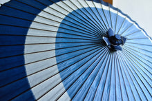 Cargar imagen en el visor de la galería, Paraguas Janome [Luna Creciente Azul Claro x Azul]
