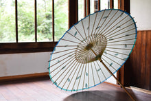 Load image into Gallery viewer, 日傘【二重張　幸草紙工房 写し染め「藍の葉」× 水色】 - 和傘CASA
