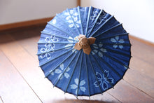 Cargar imagen en el visor de la galería, Paraguas Japonés Mame【Flor Balsa Teñida Gujo A】
