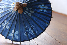 Cargar imagen en el visor de la galería, Paraguas Japonés Mame【Flor Balsa Teñida Gujo A】
