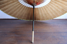 Cargar imagen en el visor de la galería, 蛇の目傘【中張　柿渋(黒柿)×白胡粉】 - 和傘CASA
