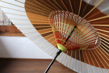 Cargar imagen en el visor de la galería, 蛇の目傘【助六　白×柿渋】 - 和傘CASA
