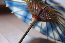 Cargar imagen en el visor de la galería, Paraguas japonés Mame [Itetsu White Indigo Dye Lattice]
