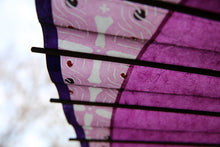 画像をギャラリービューアに読み込む, 蛇の目傘【月奴　赤紫×ねじり】 - 和傘CASA
