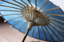 Cargar imagen en el visor de la galería, Paraguas japonés Mame [Itetsu White Indigo Dyed River Face B]
