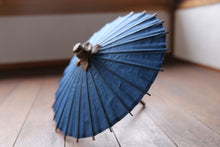 Cargar imagen en el visor de la galería, Paraguas japonés Mame [Itetsu White Indigo Dye Aino]
