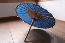 Cargar imagen en el visor de la galería, Paraguas japonés Mame [Itetsu White Indigo Dye Aino]
