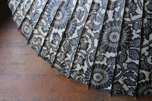 Load image into Gallery viewer, Janome Umbrella [Chrysanthemum Arabesque Black]
